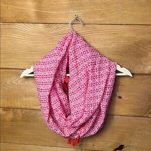 OSFM Women’s Red‎ White Geometrical Patterned Scarf 35x29 Fringe Lightweight